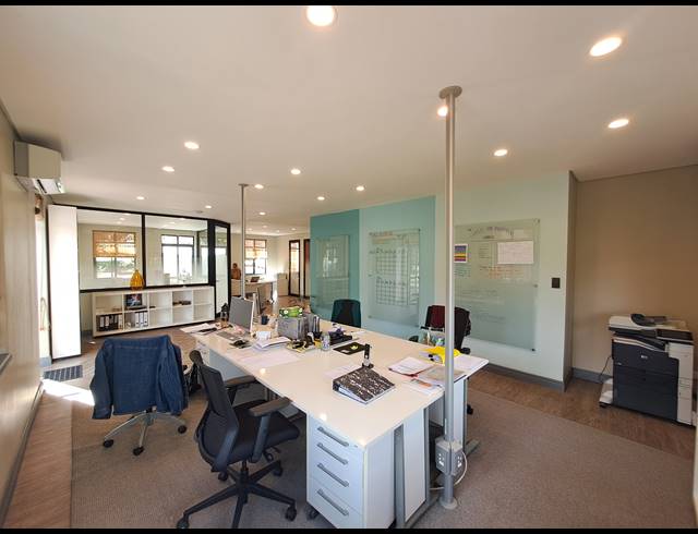174M² OFFICE TO LET IN DUNKELD WEST